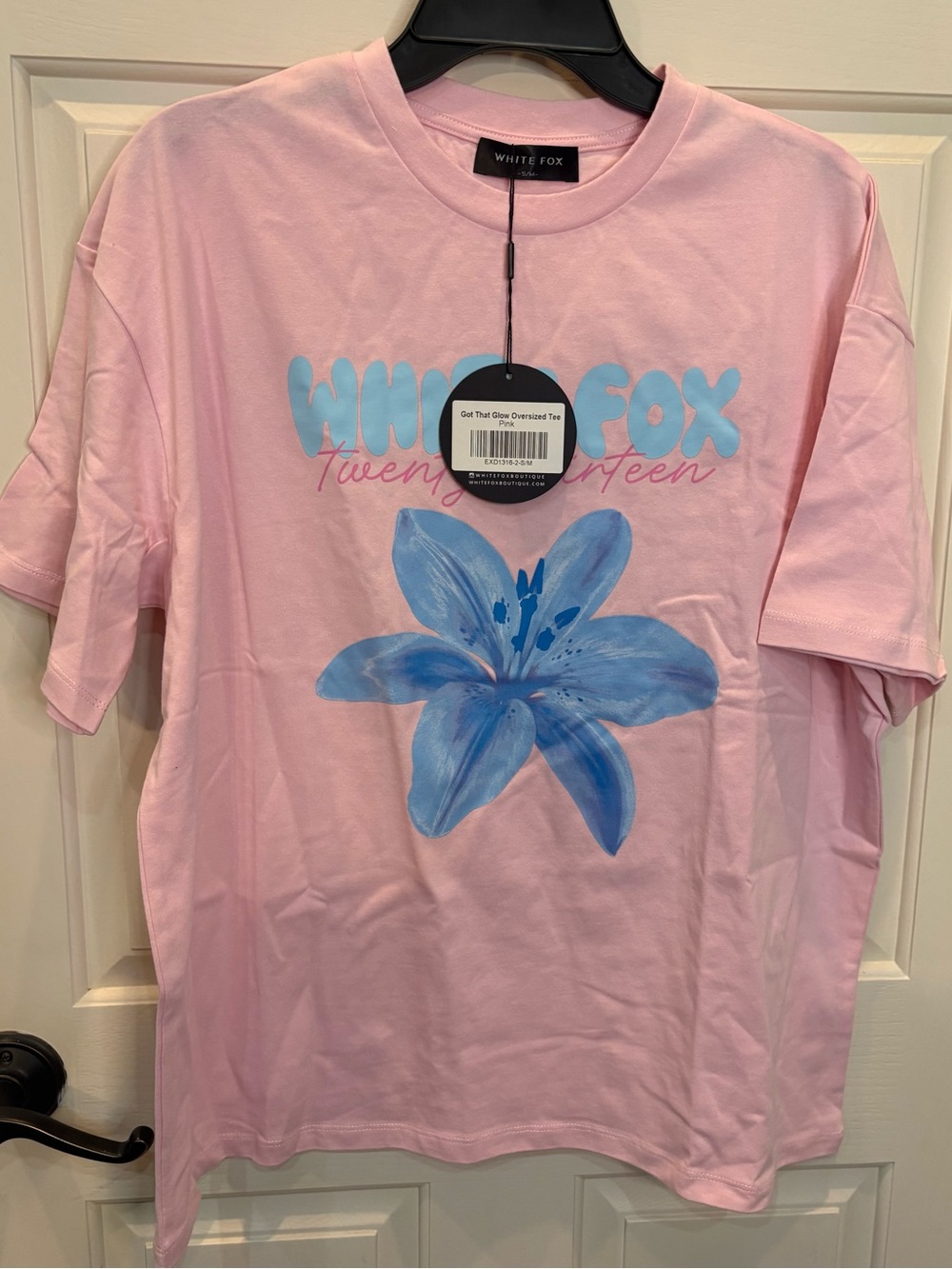 White Fox Women’s Got That Glow Oversized Tee Sz S/M NWT